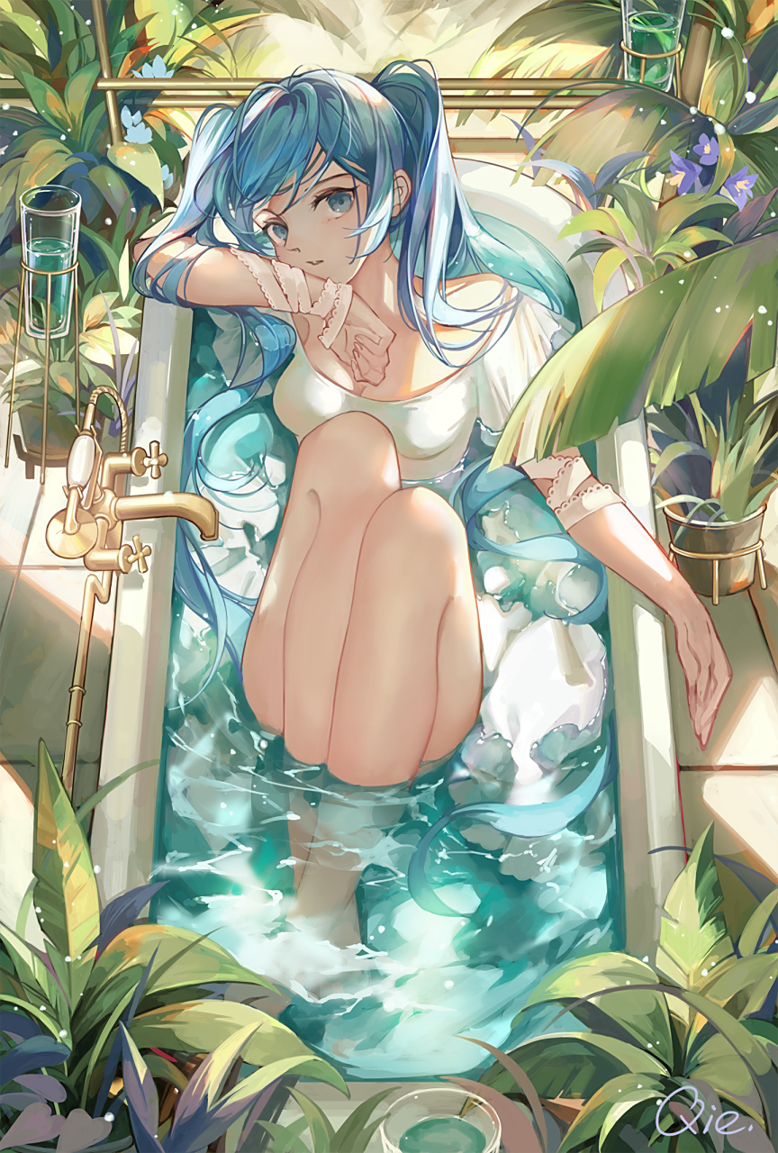 着衣入浴的初音公主#可爱二次元女孩# 画师: qie
