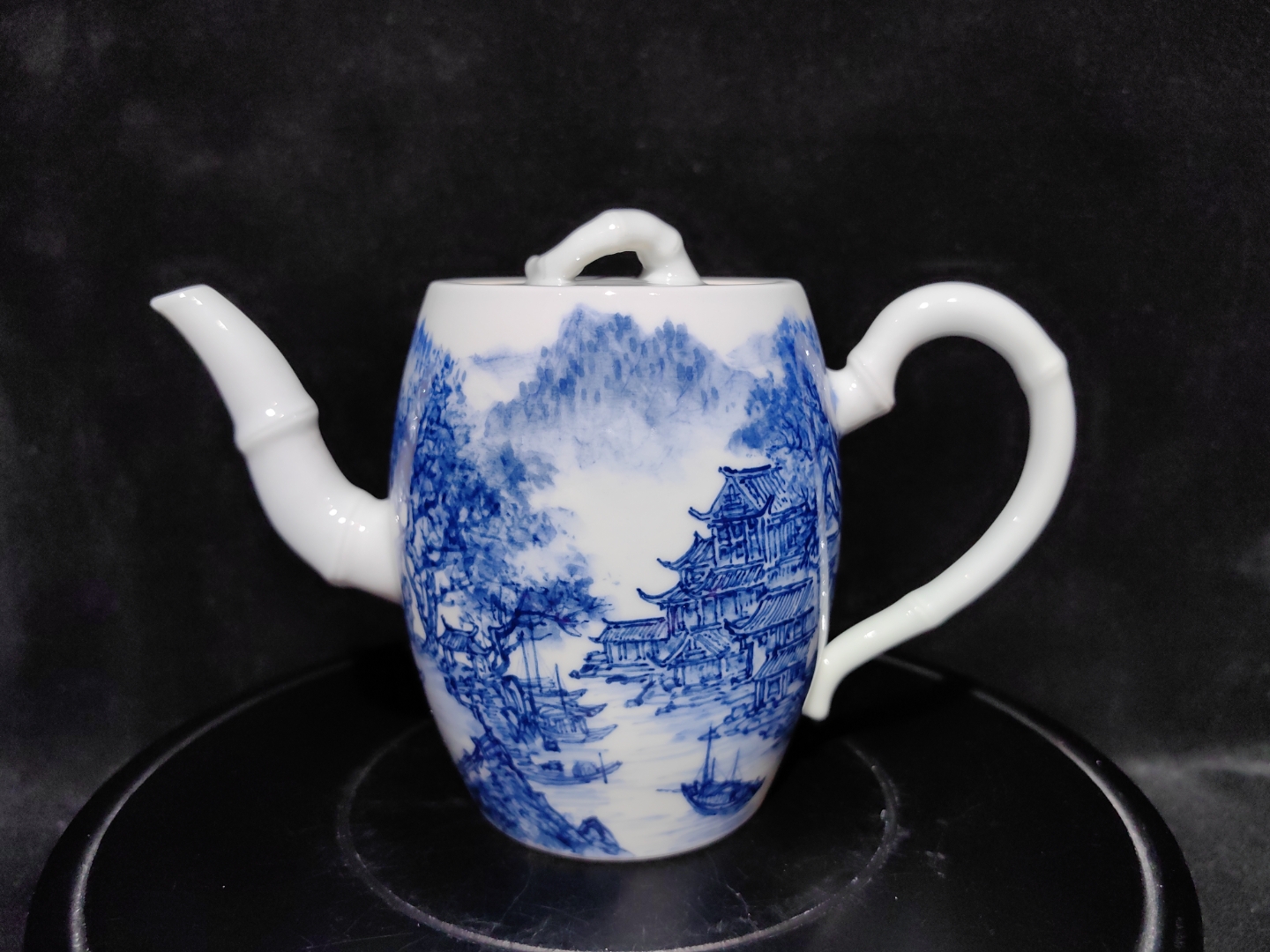 江南水乡  白墙黛瓦的民居依水而建,枕河人家的生活充满着烟火气