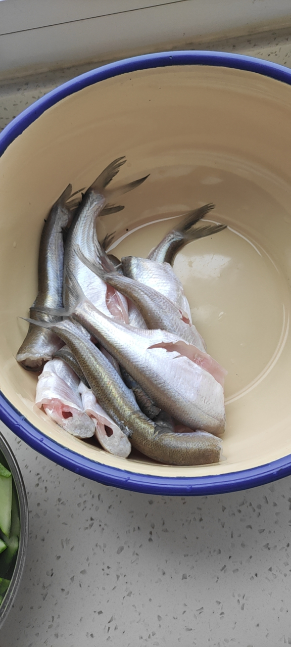 三花一岛( ) 吉林松花湖特产,三花一岛中的～岛子鱼.  鲜～香