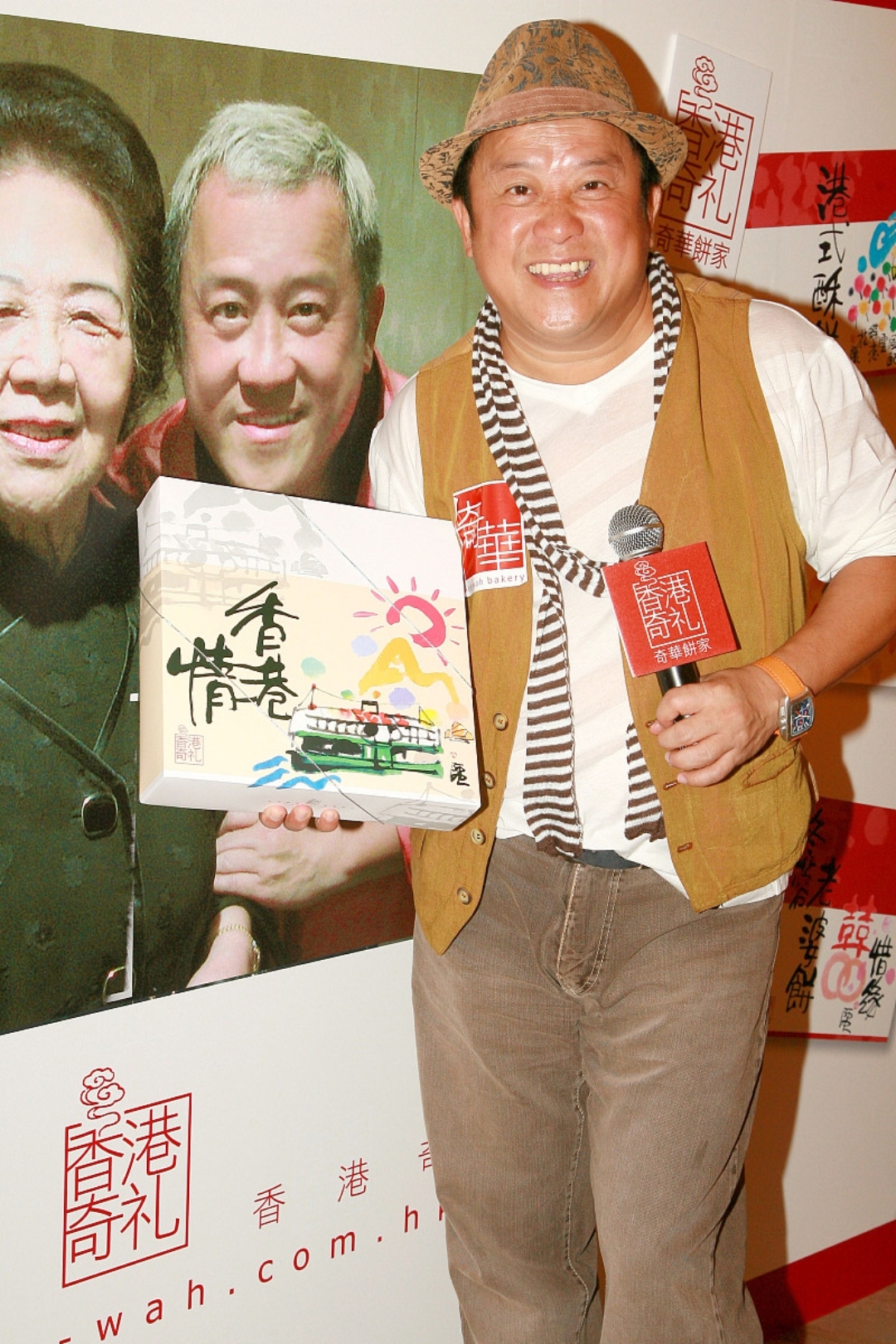 1991 年,李成儒身价过亿,却把妻子和 6 岁儿子赶出家门,娶了小 18 岁