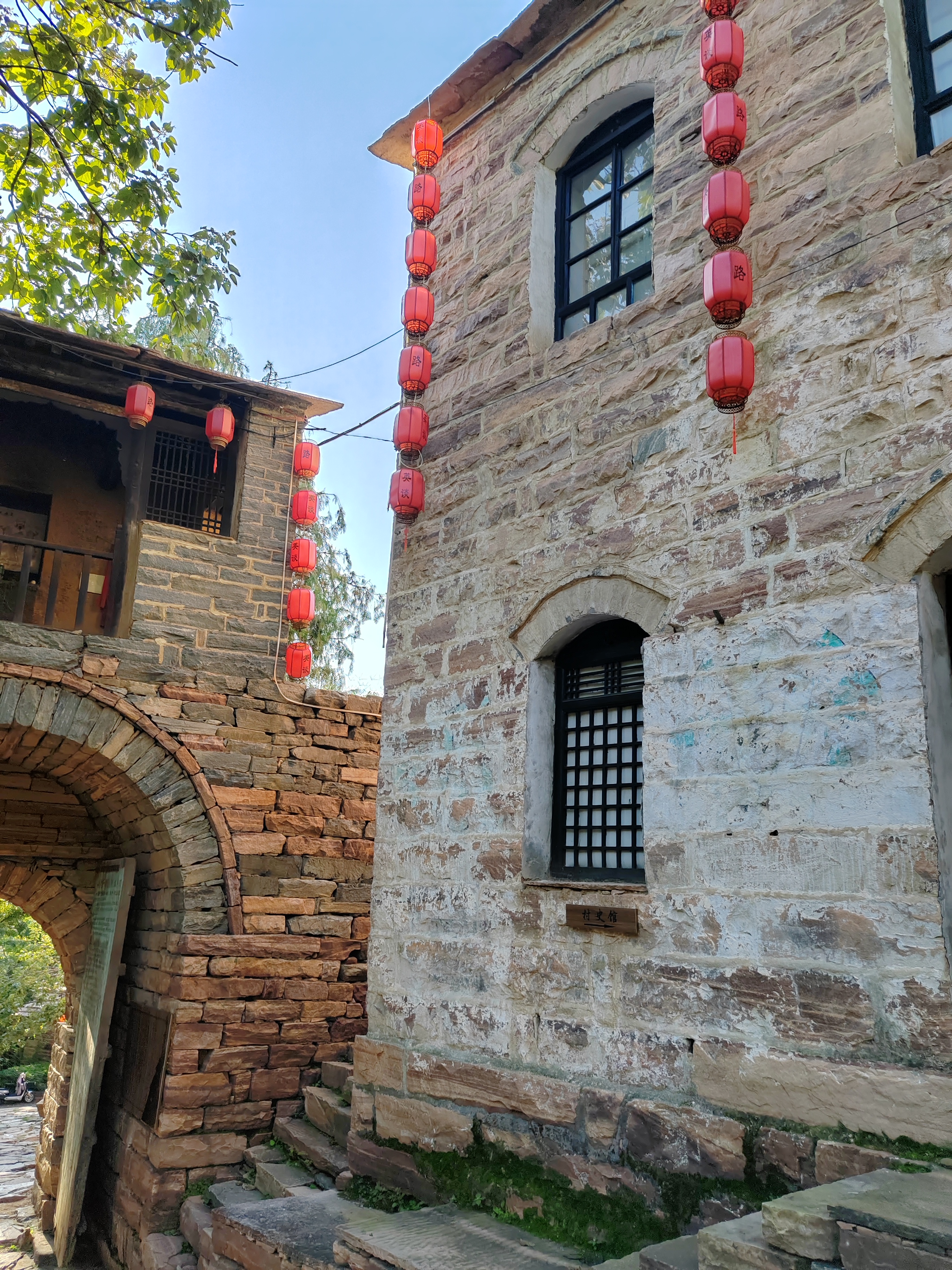 99  走进英谈古寨,仿佛穿越了时空隧道,回到了那个古老的年代.