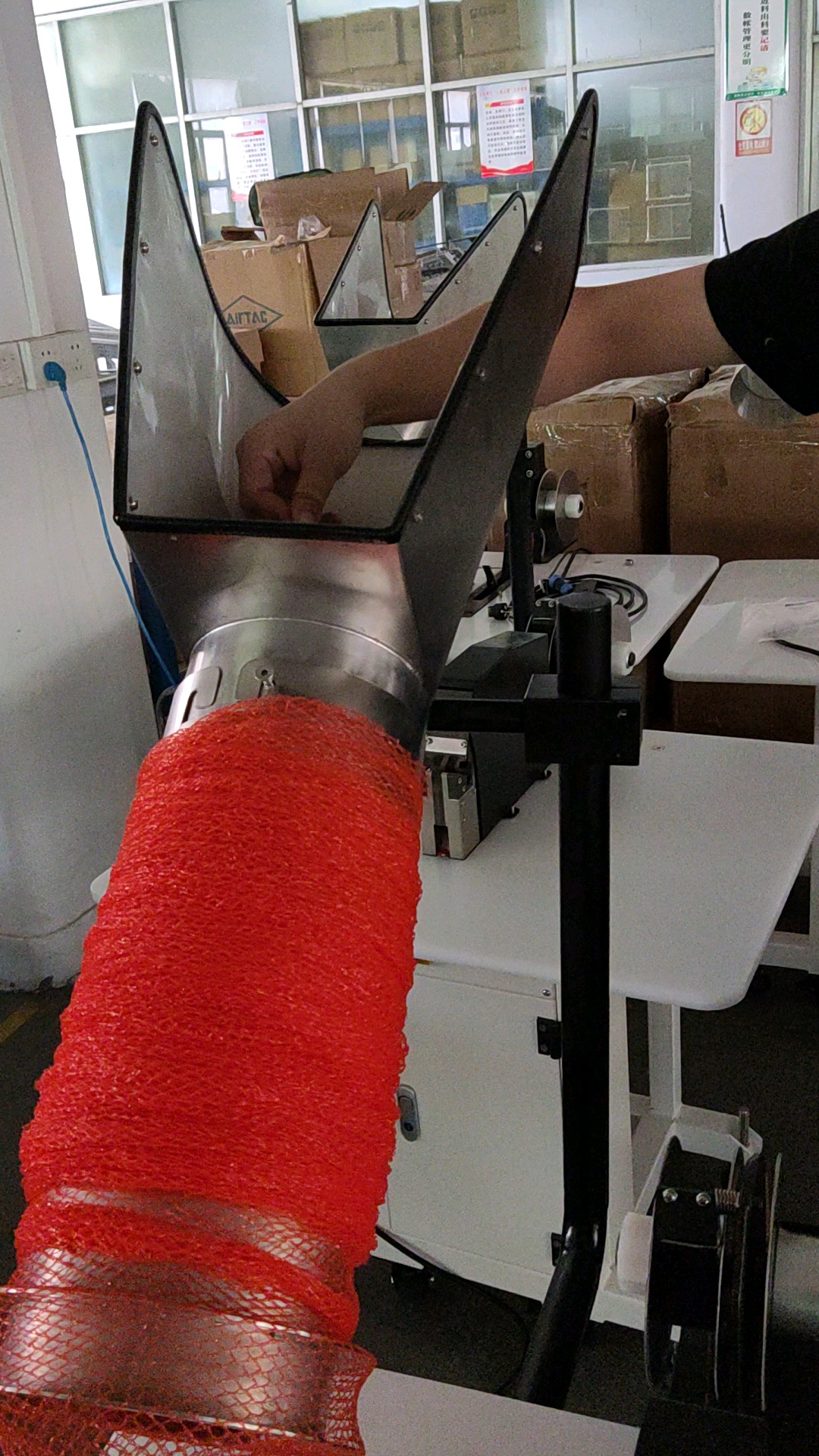 为什么很多水果企业喜欢网袋机包装产品?