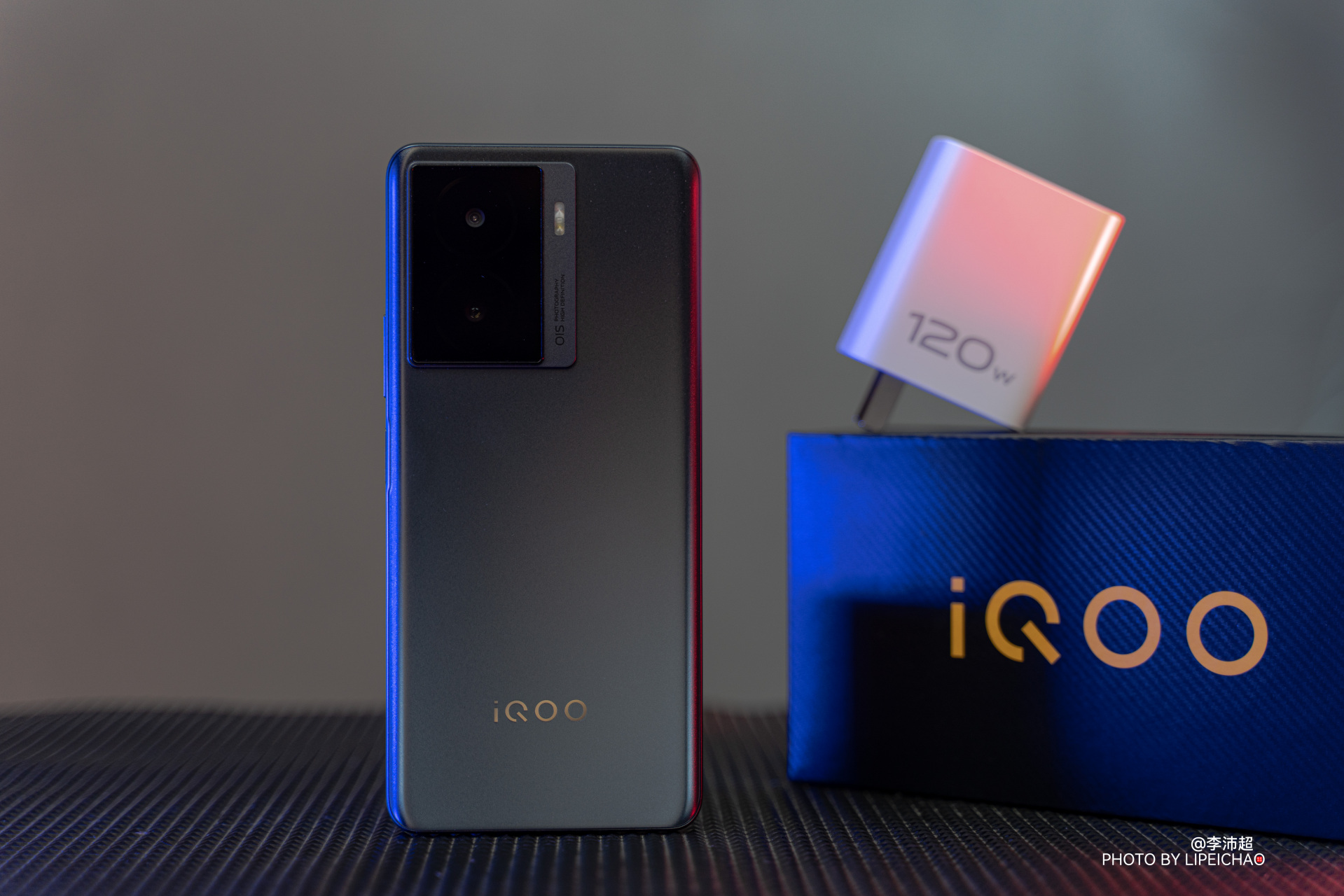 【iqoo z7深空灰图赏】 67120w的闪充小超人, 120分的超极速体验