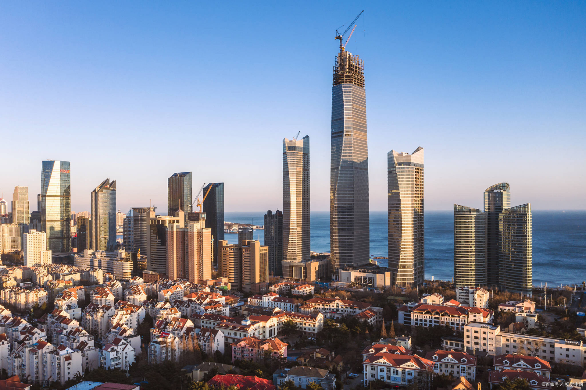 青岛优化营商环境#青岛是一个经济发达的城市,有着众多的写字楼,招