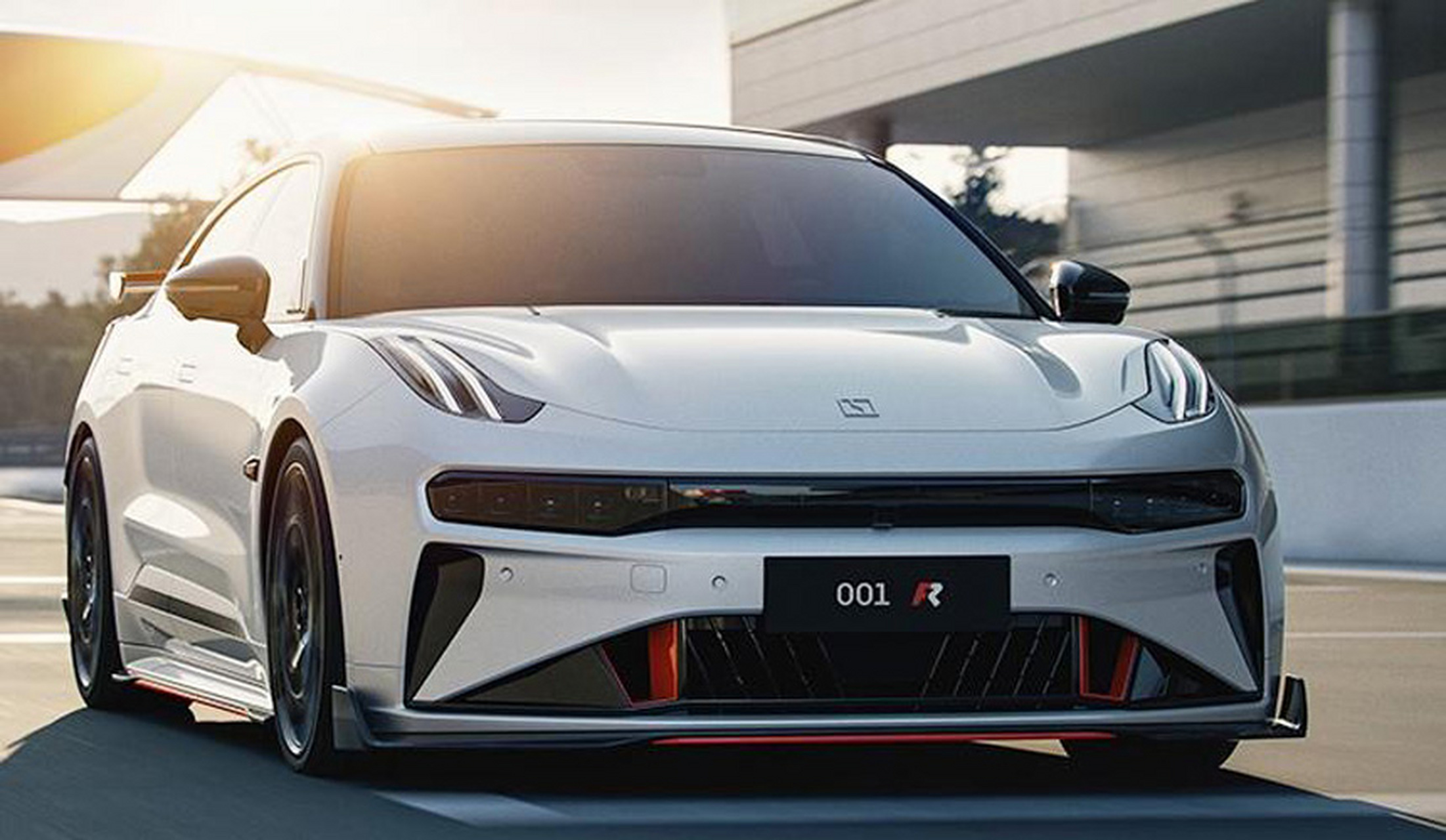 97近日,安徽马鞍山一辆极氪001电动汽车突然起火,让大家对电动车的