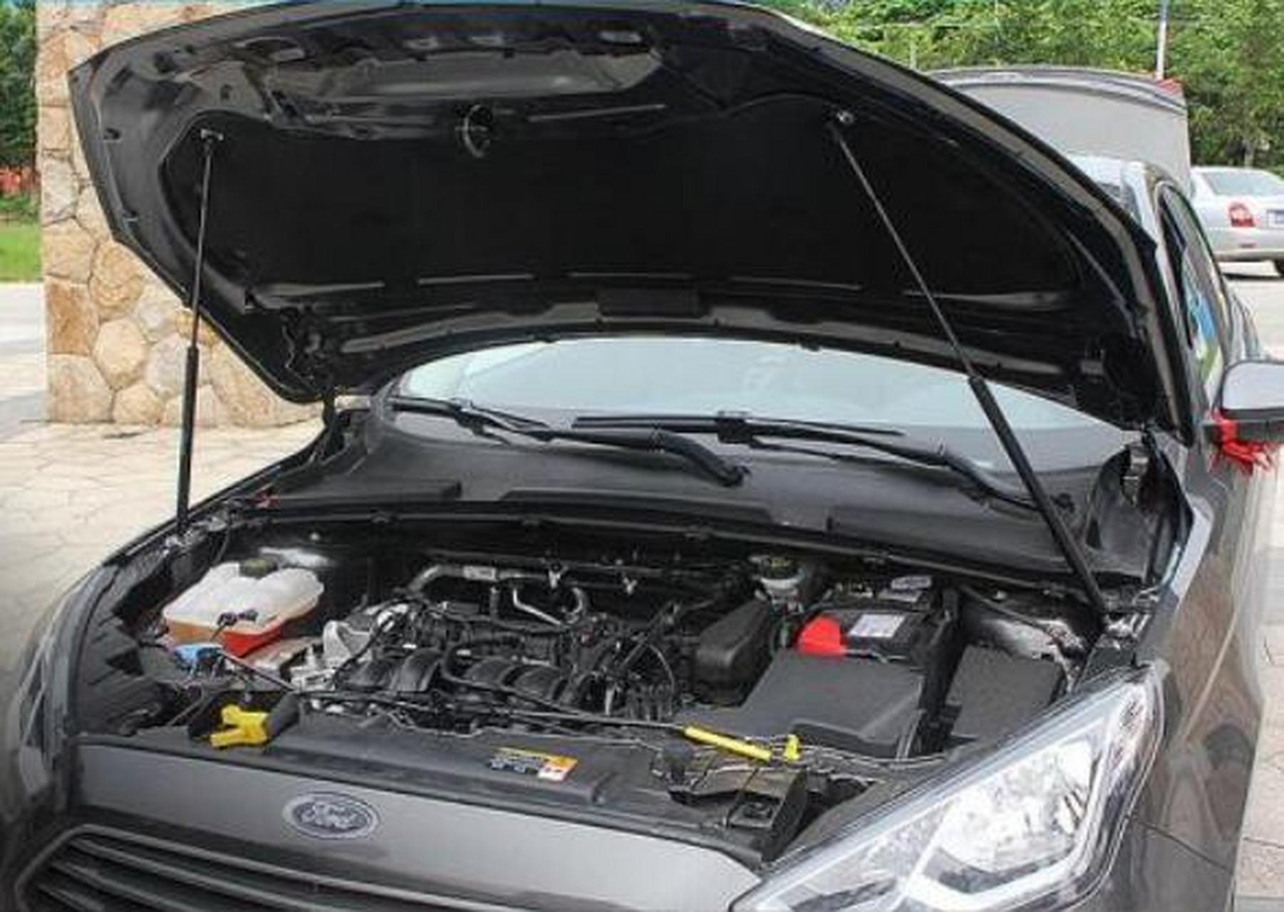 二手车前机盖鉴定 打开机盖我们重点看机盖螺丝有没有做漆拆卸痕迹,在