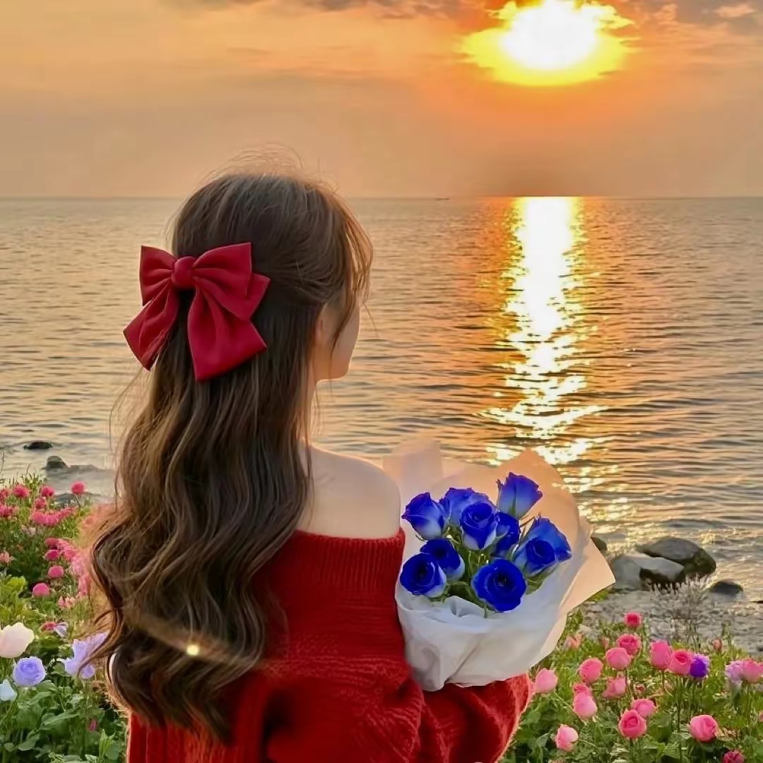 美女背影头像图片,小姑娘站着背影长发手捧鲜花面朝大海的背影头像