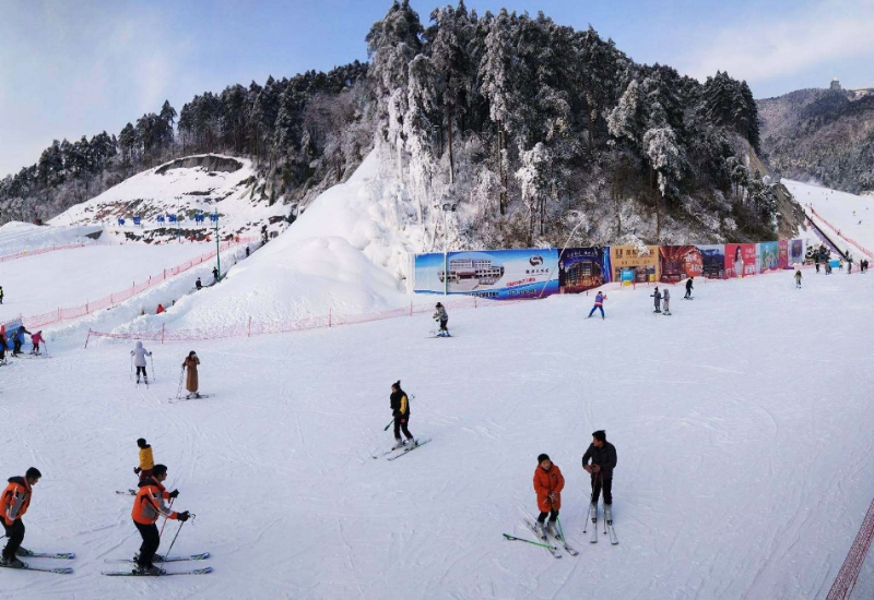 浙江大明山滑雪场图片