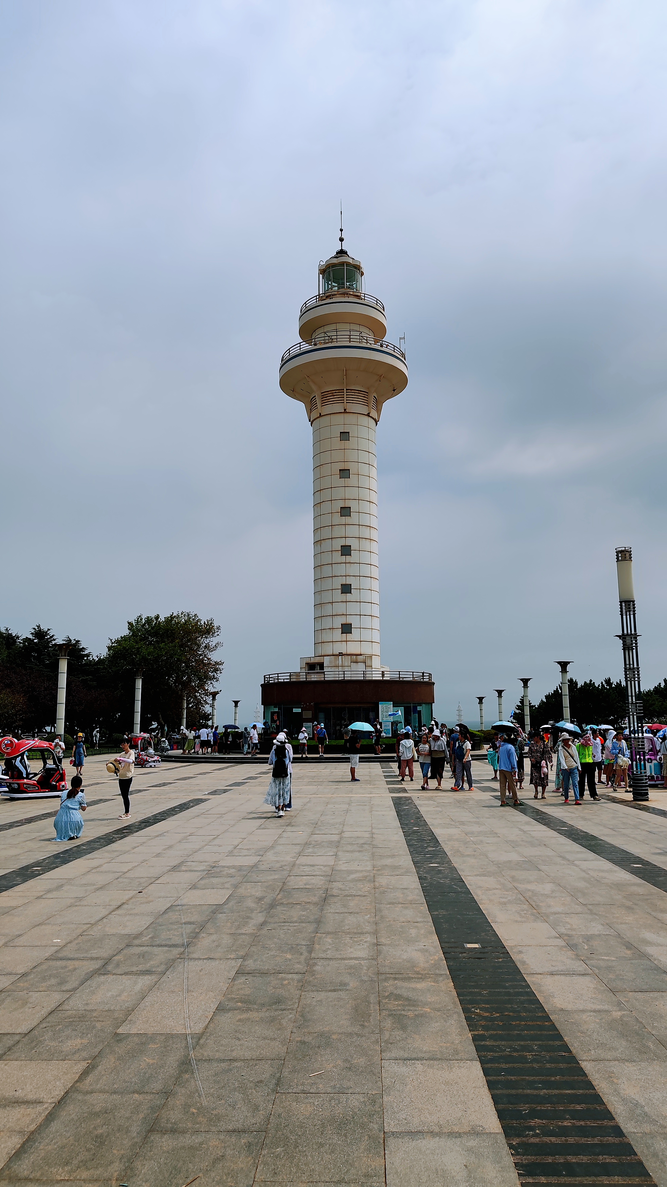 公园位于日照市万平口风景区以东,北与万平口海滨风景区,世界帆船锦标