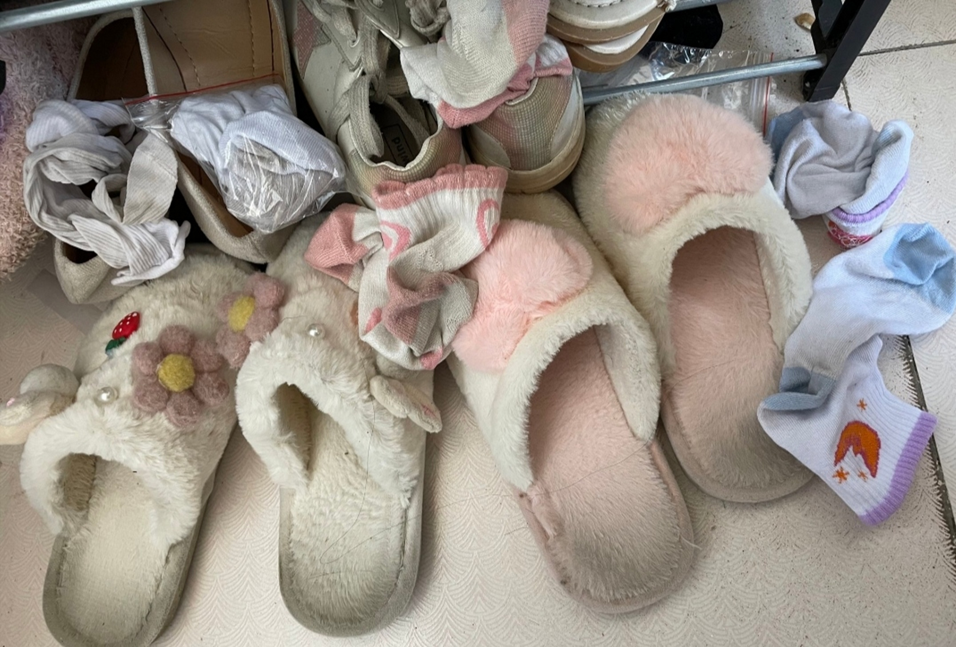 臭袜子##闲置#  不同的鞋子,不同的故事