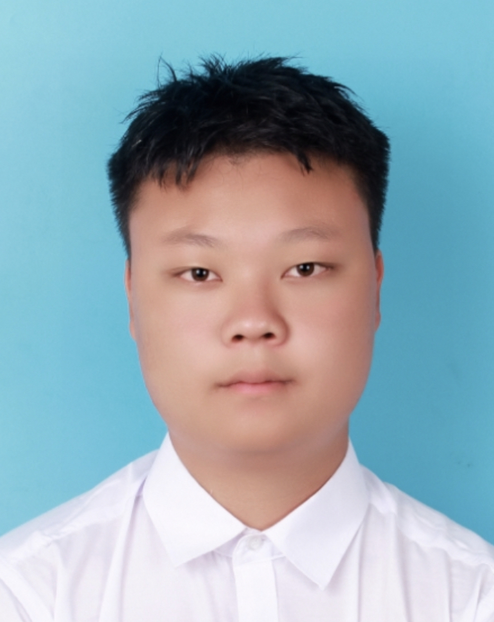 姓名:黄文圣2002年出生江西南昌人预备党员,南昌铁石