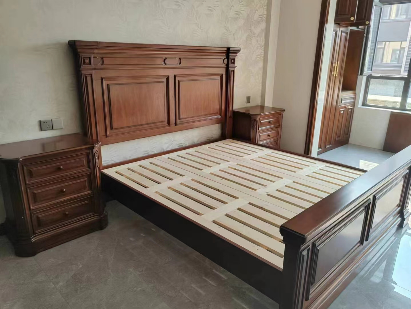 今天,阳光明媚,我站在家门口,感受到这份温暖如同母