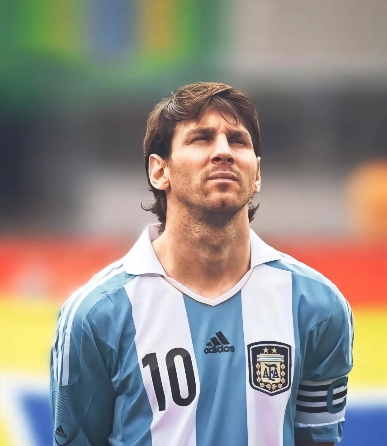 从小个子到足球巨人,梅西的故事就像是一部励志大片