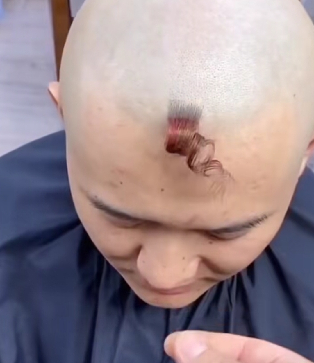 如此有个性,此人绝对是个超级自信的人