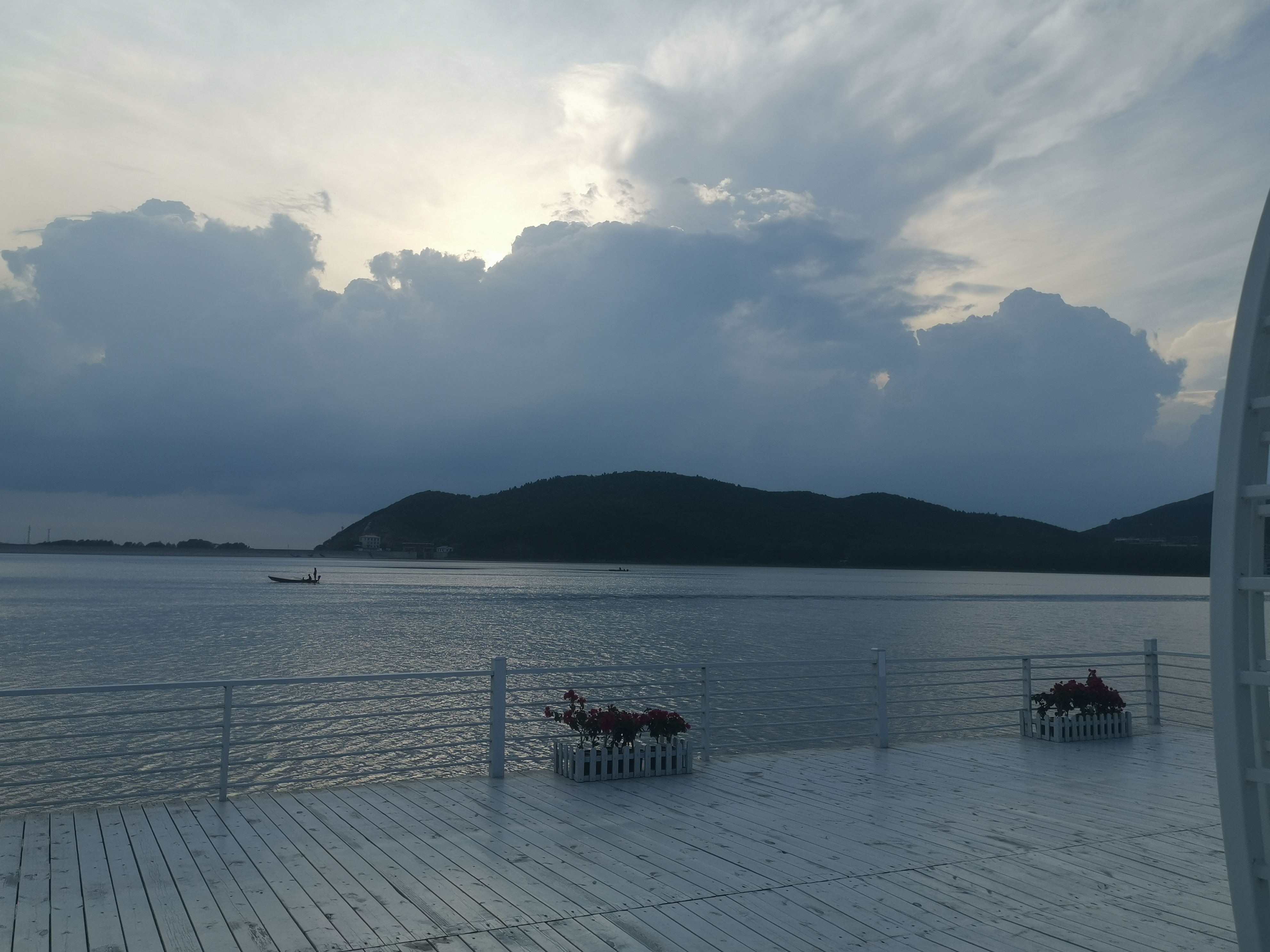 阿城红星水库傍晚大雨前