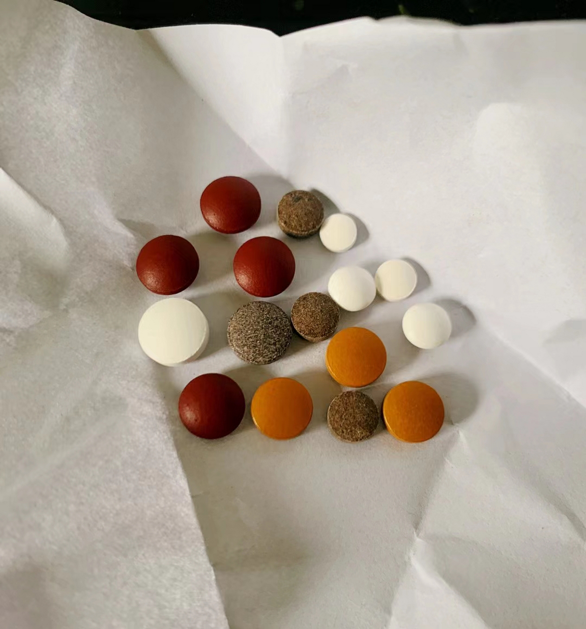 小时候最怕吃药,因为觉得药太苦,一颗一颗的吃都觉得费力,半天都吃不