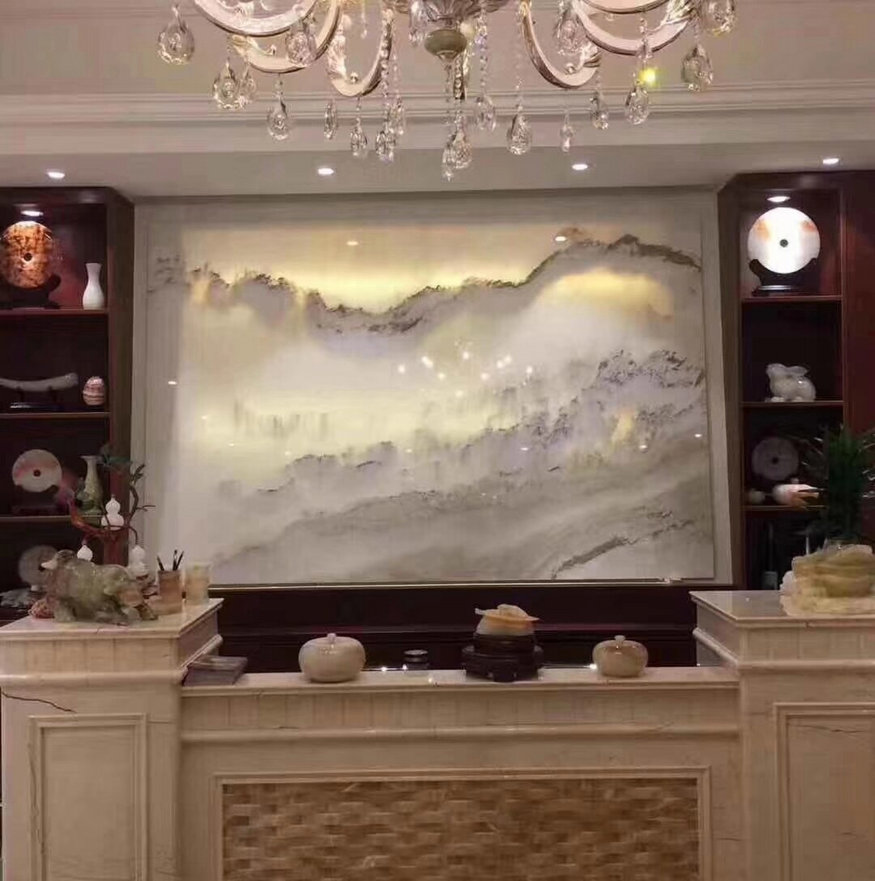 我们传统文化里讲:"山管人丁,水主财,有山人旺,有水财旺!