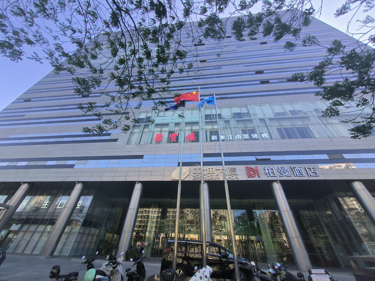 西直门附近的写字楼,同样是在西二环,这栋楼却属于