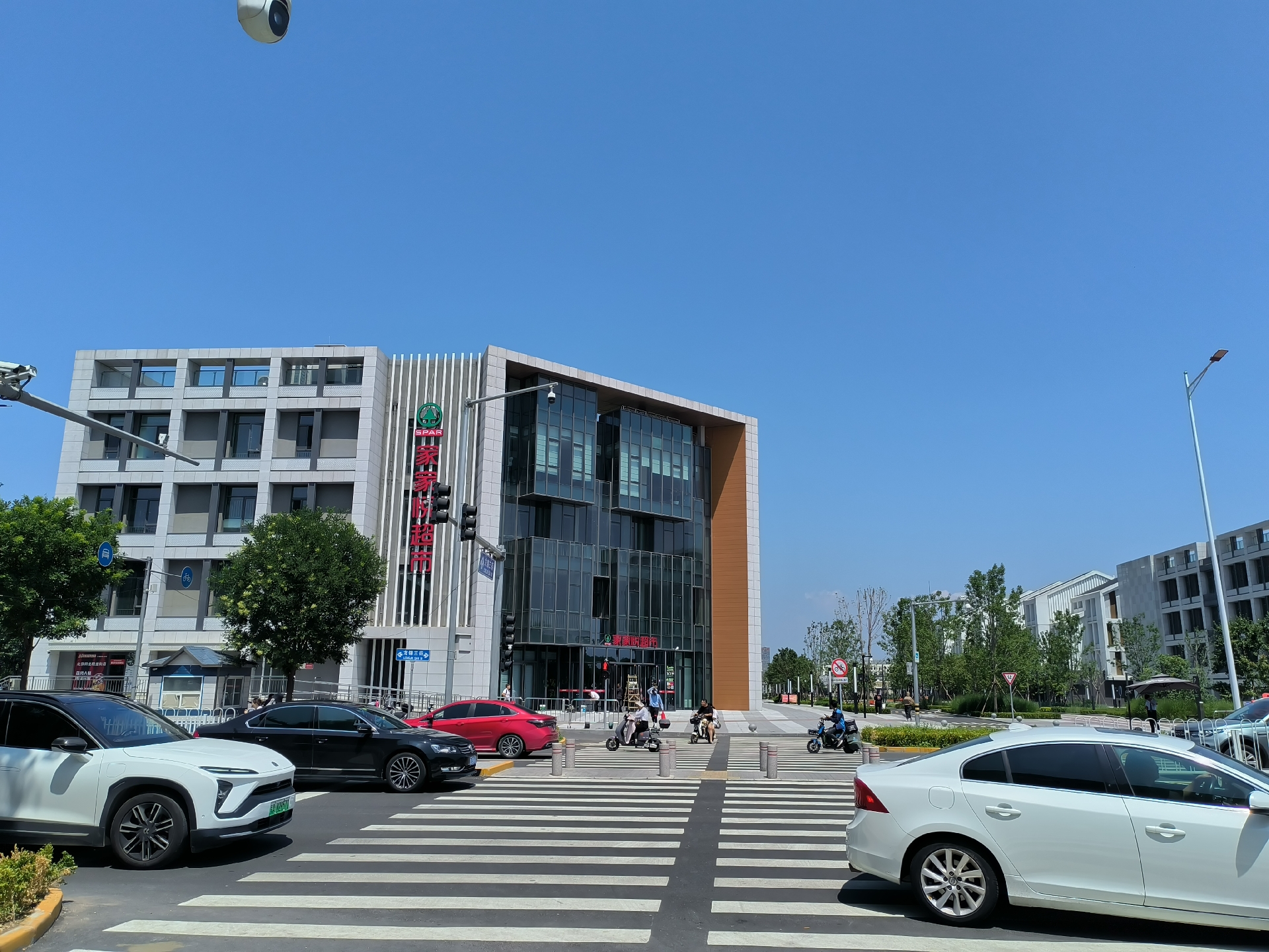 上周末去首开long街转了一圈, 02 就在昌平霍营街道,这条长达650米