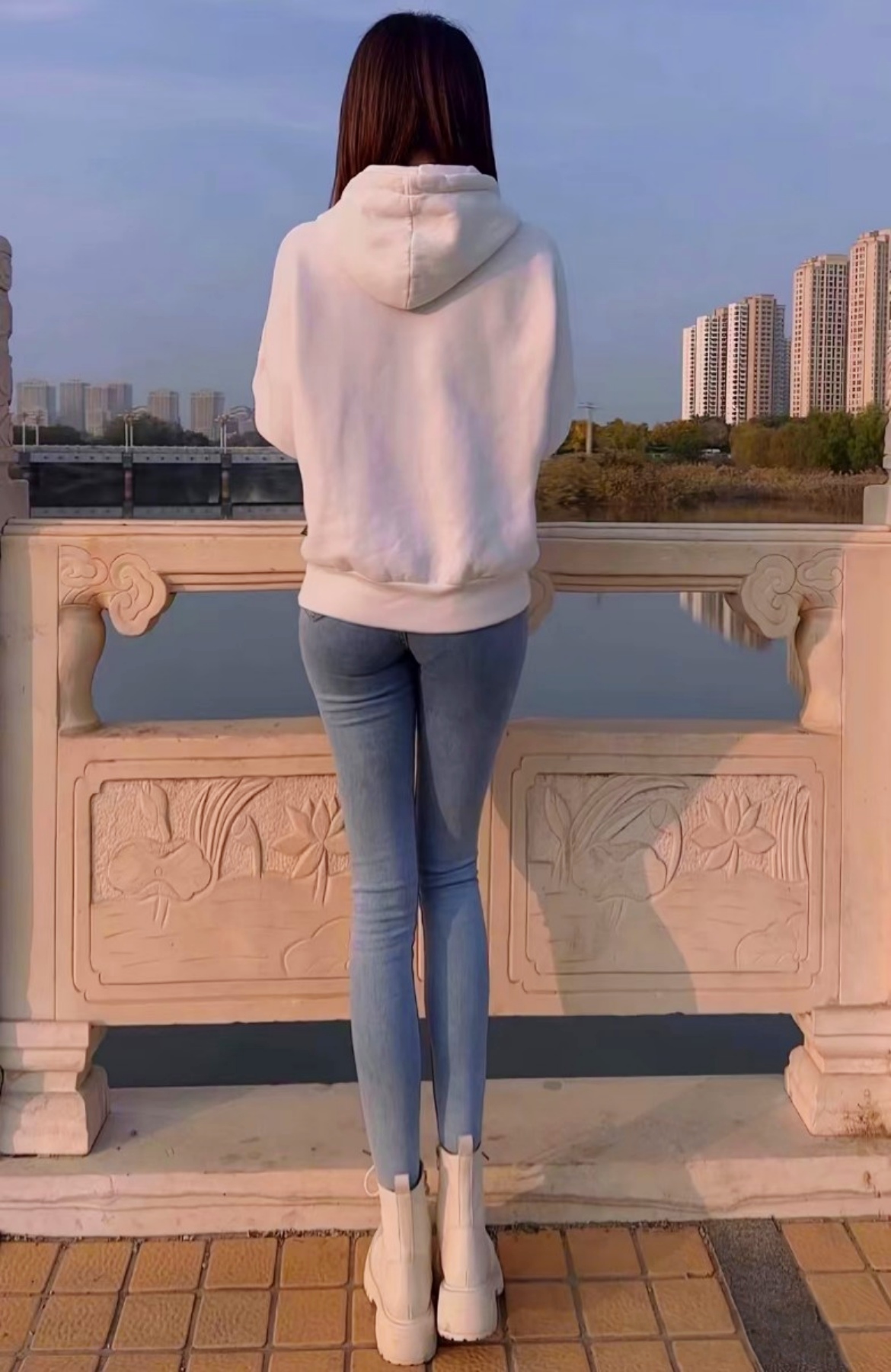 大全背影杀手写真集美女牛仔裤背影杀手图片美女白色紧身裤背影杀手一