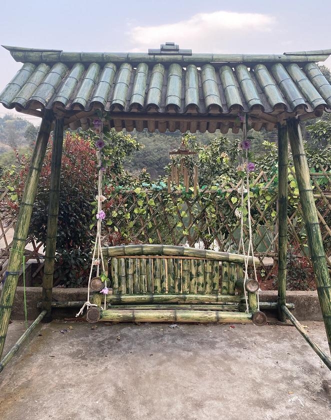 郴州小伙戴小竹用竹子做成竹亭,竹楼,竹秋千,竹制的大门,篱笆,桌椅