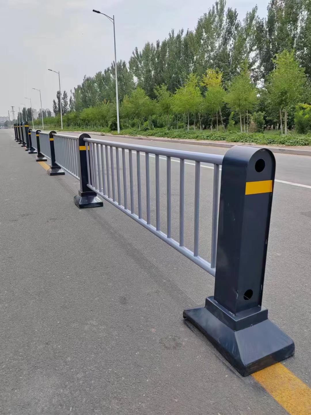 市政护栏样式繁多,表面颜色多样,总有一款是长在你的审美上的#市政