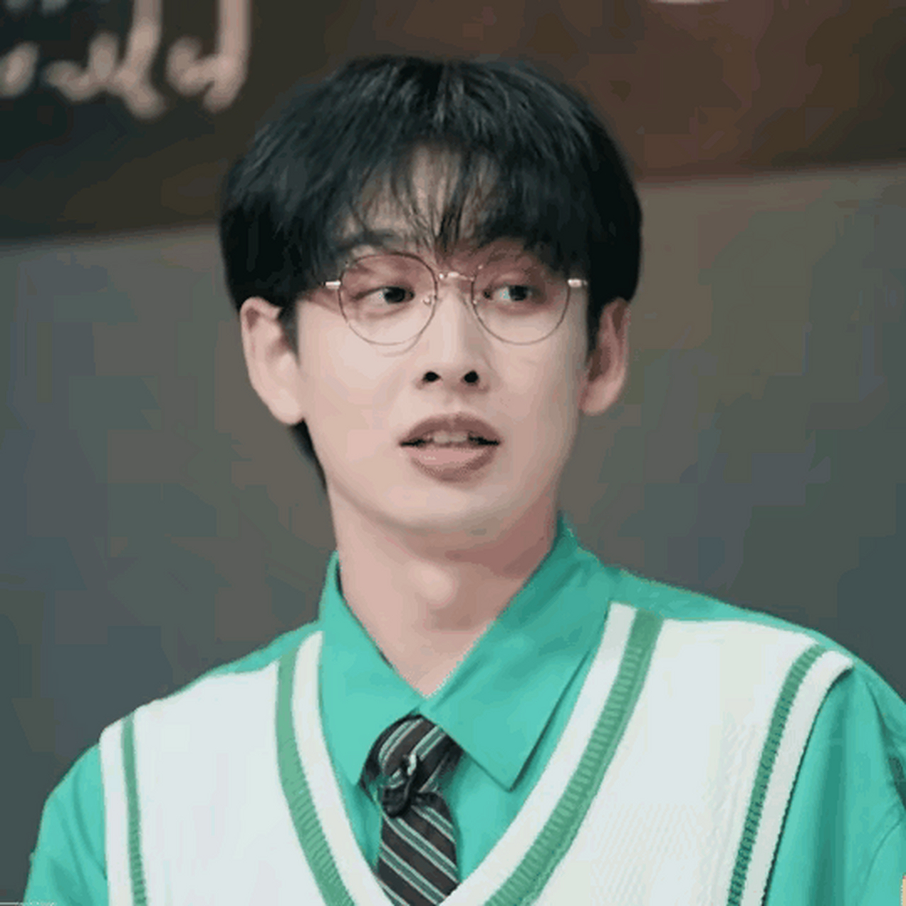 芒果台的新生代男主持人,齐思钧icon绝对榜上有名,从衍生综艺开始一