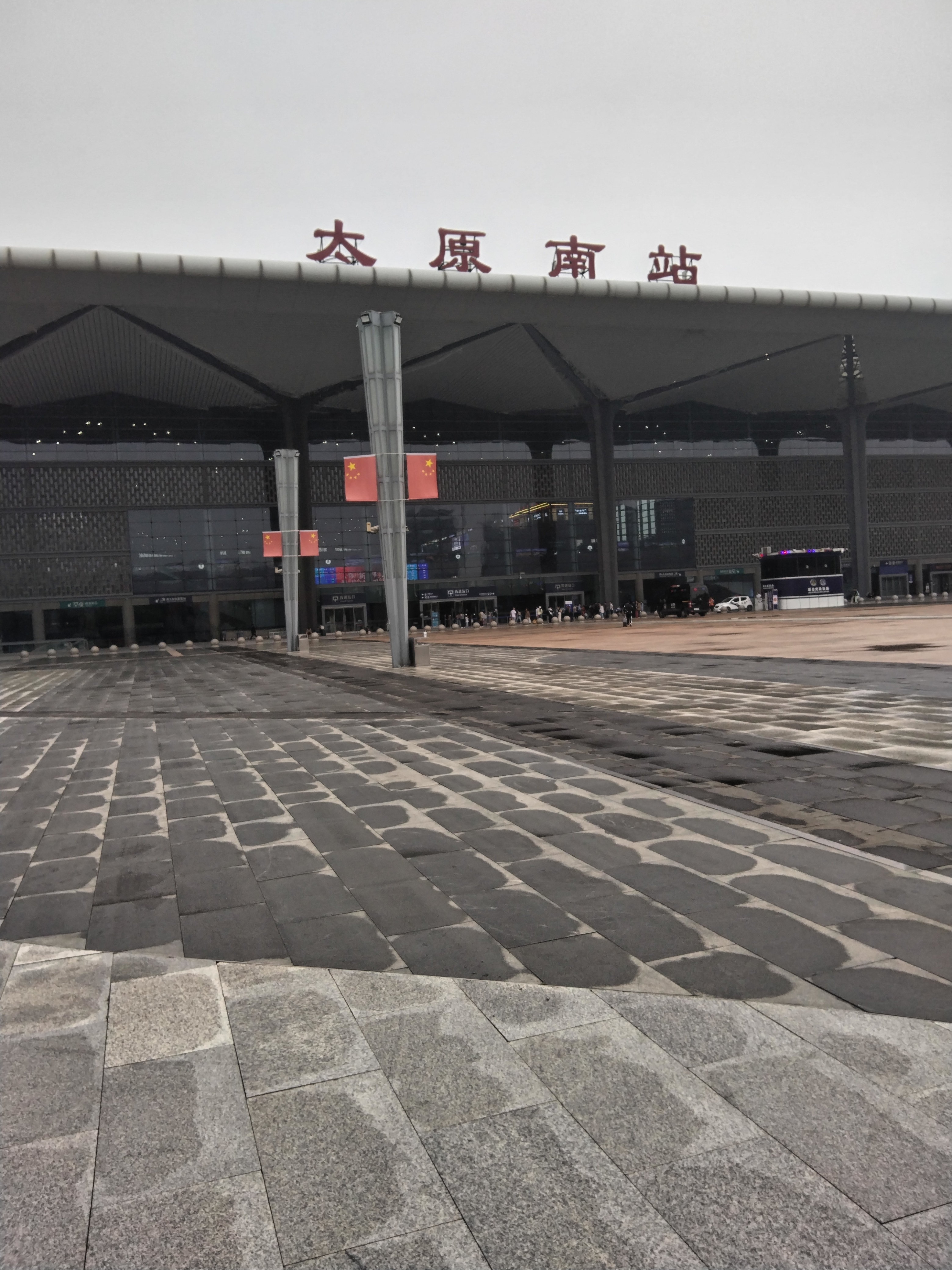 太原火车南站还是相当气势恢宏的,不输于