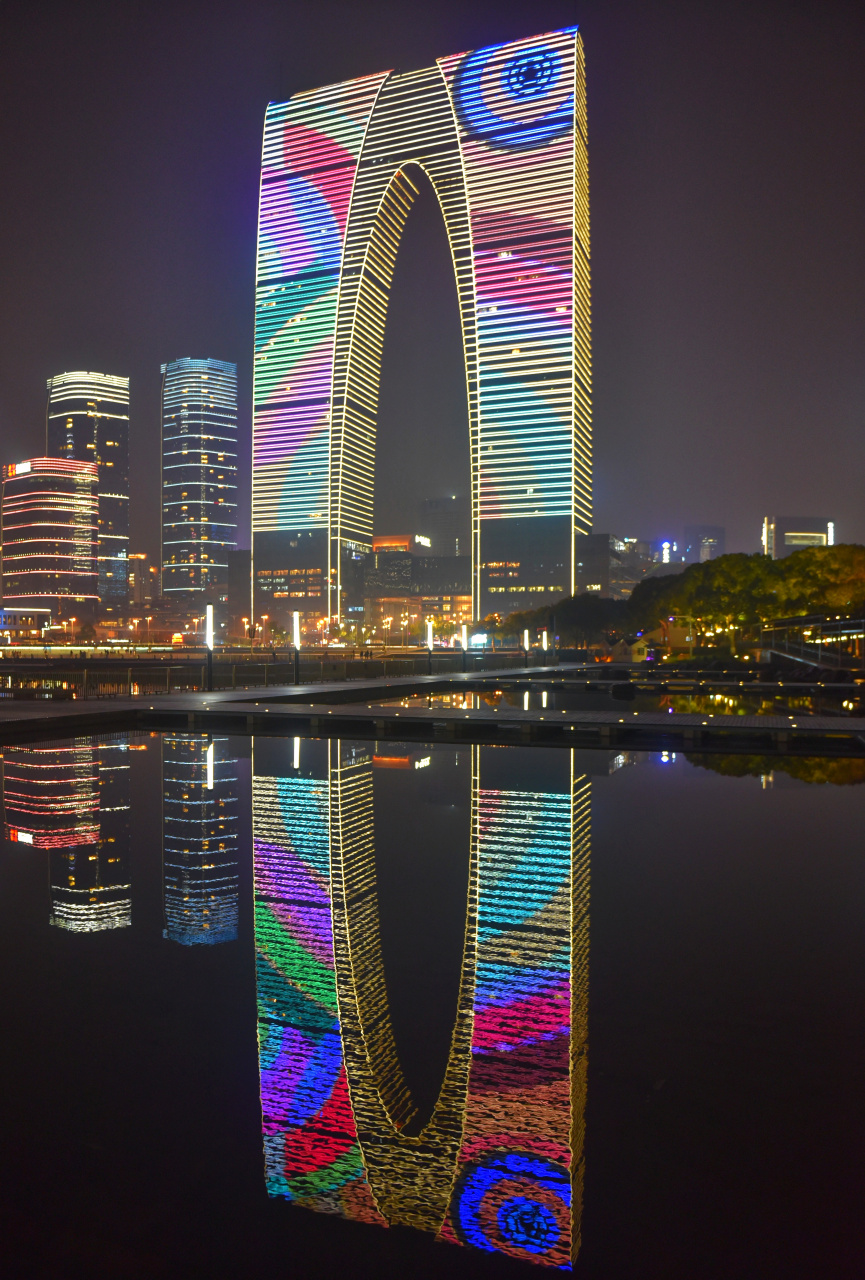 苏州东方之门夜景介绍图片