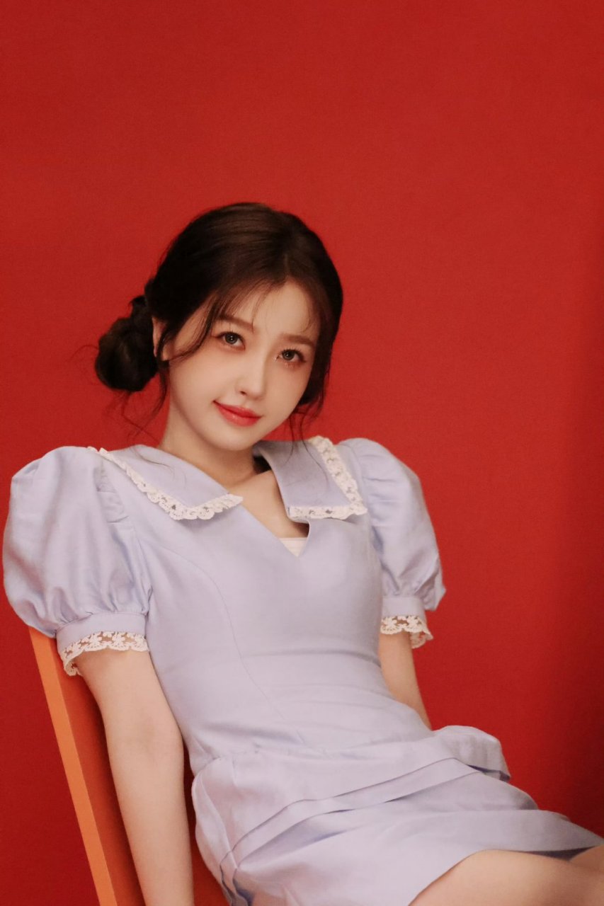 虞书欣性感连体裙秀美白长腿,只是这表情感觉在装可爱呢?#2024我想说