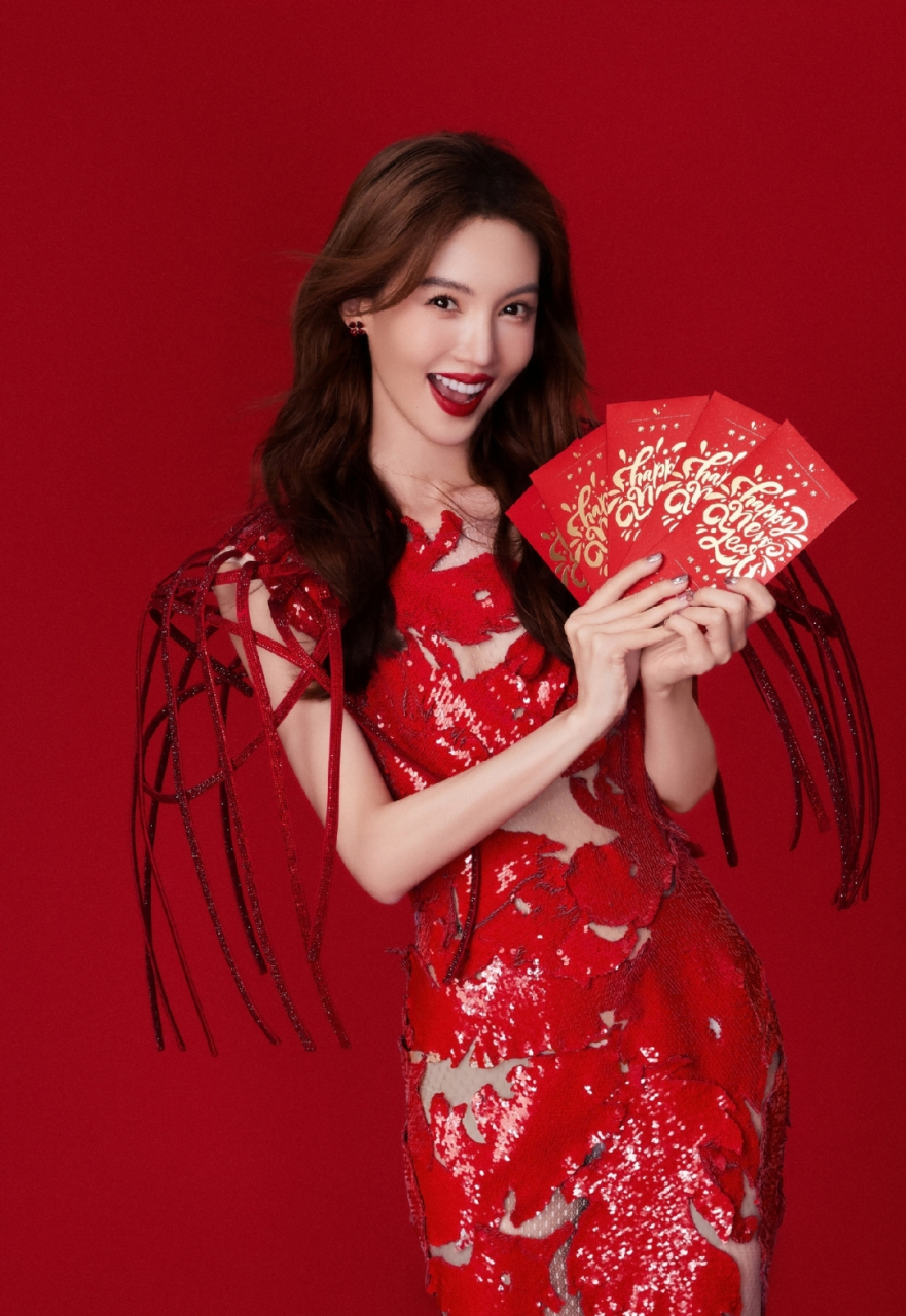 金晨镂空旗袍大赏,性感美腿与白皙皮肤好迷人,满满的诱惑力!