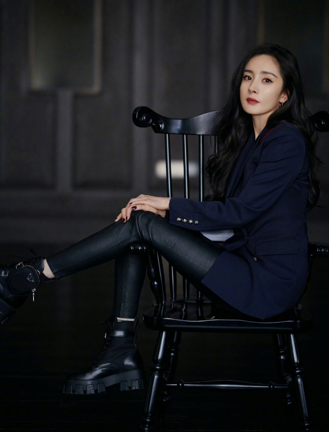 杨幂皮裤美照,有这么美的大长腿.@苏家小娱的动态