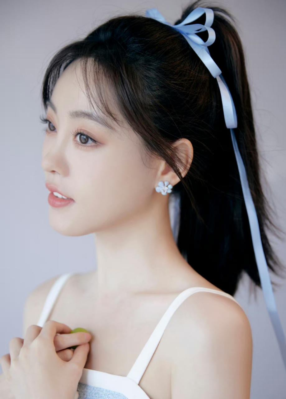 笑起来的祝绪丹好阳光呀,不过侧颜好像哪位明星[疑问]