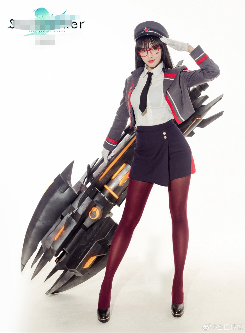 程潇红色丝袜cosplay,这双美腿太顶了,看的人热血沸腾,太诱人了!