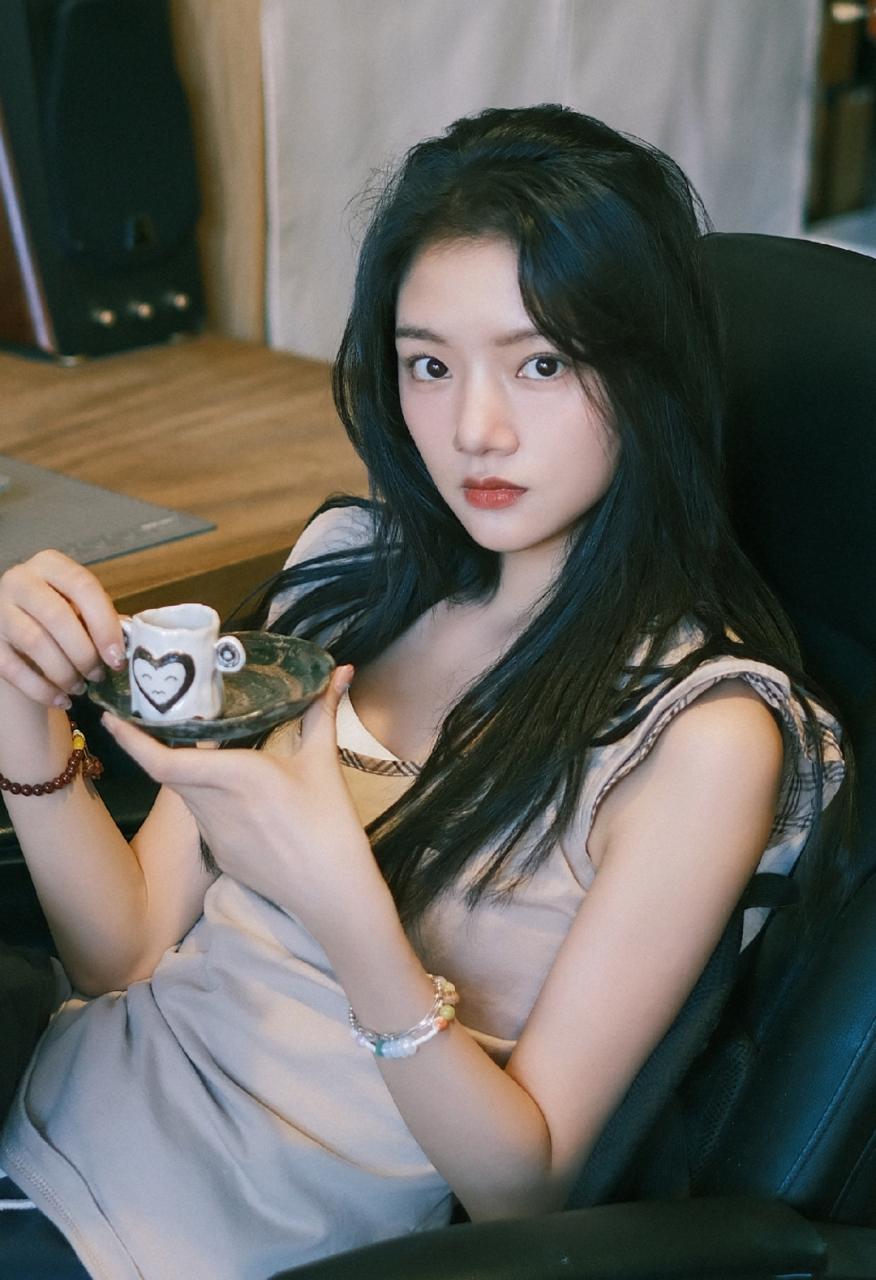 任敏绝美写真,这颜值配上性感嘴唇谁挡得住呀,太美了!