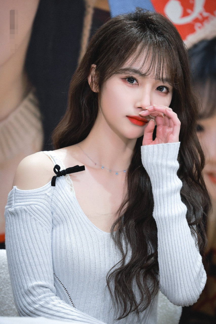 宋昕冉不愧是纯欲女神,诱人红唇迷人身材无一不散发着迷人的魅力!