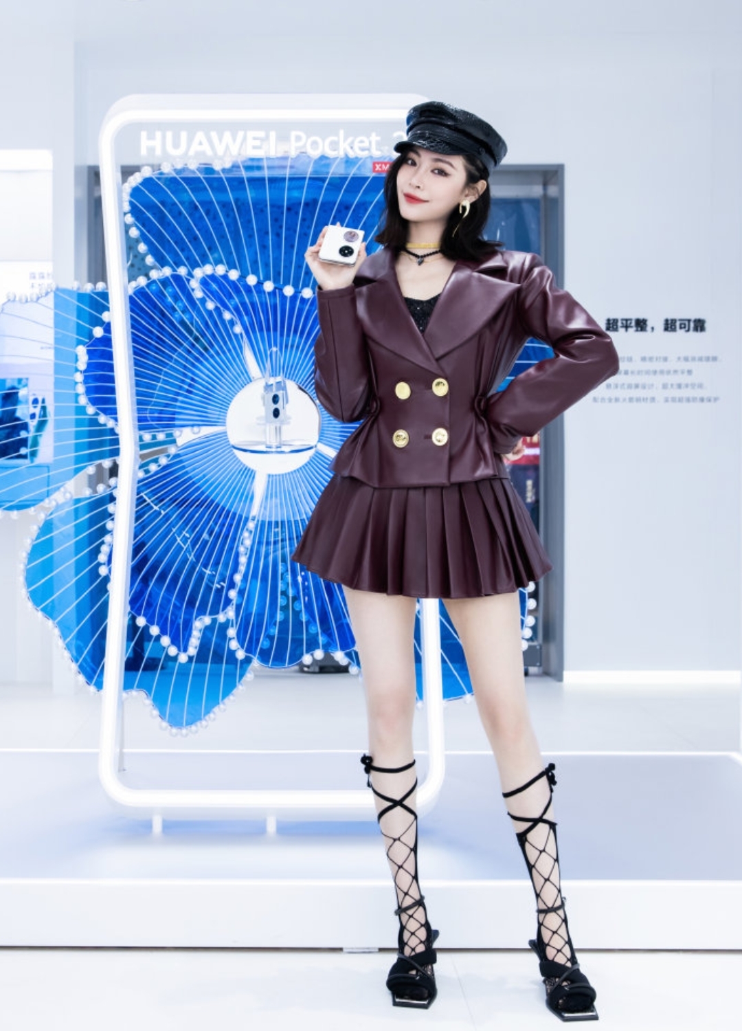 许佳琪红色皮裙美照,性感大长腿太吸睛了,让人不能自拔!