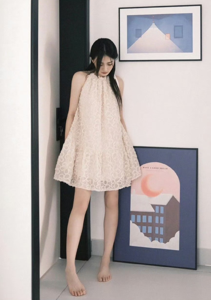 徐璐这纯欲气质太独特迷人了,配上性感美脚,爱了爱了!