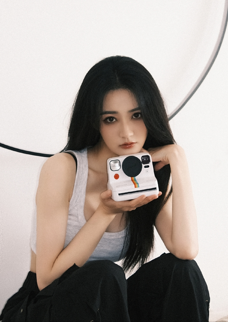 徐璐白色内衣写真,身材丰满诱人,美爆了,让人欲罢不能!