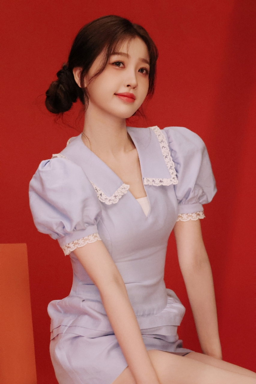 虞书欣性感连体裙秀美白长腿,只是这表情感觉在装可爱呢?#2024我想说