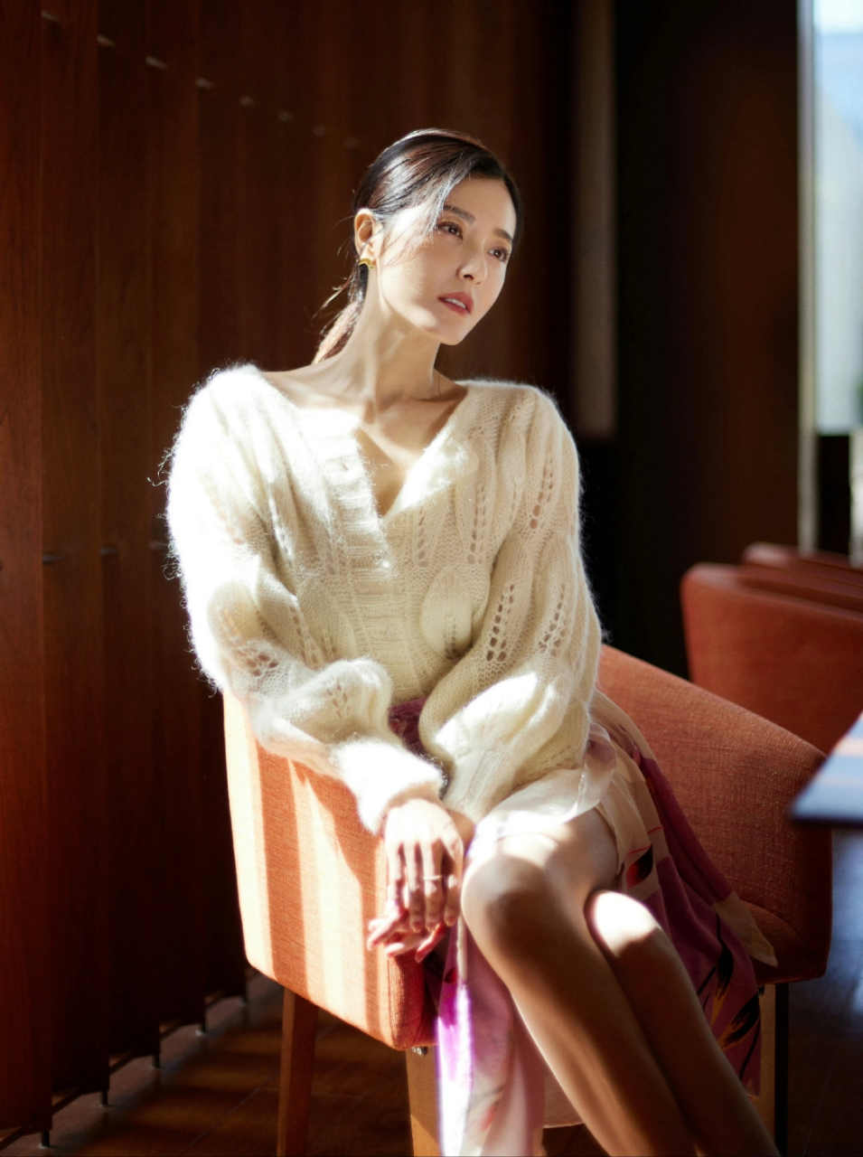 曾黎的女人味太足了,尤其这美腿玉足满满的韵味,让人沉醉!