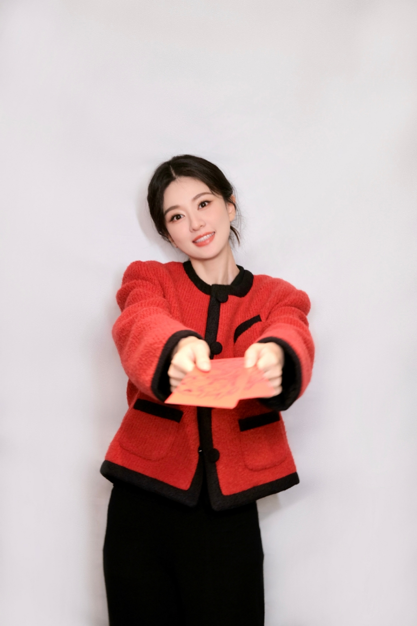 乔欣可爱表情拜年大赏,越看越让人心动不已,太美了!