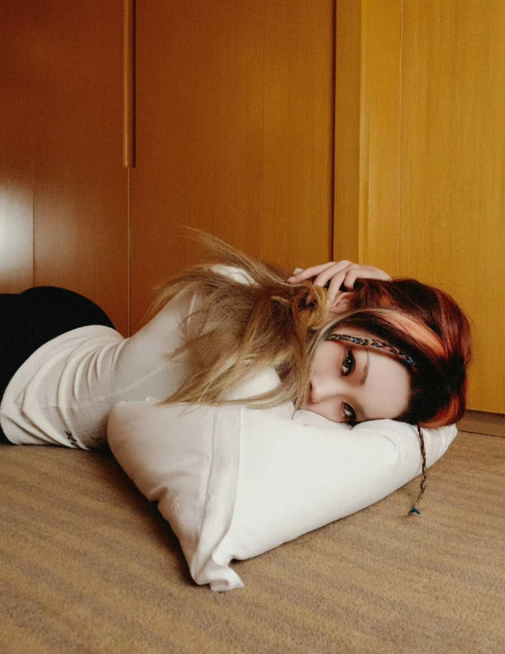 万妮达前凸后翘身材火辣,感觉这衣服都要撑爆了,太大了!