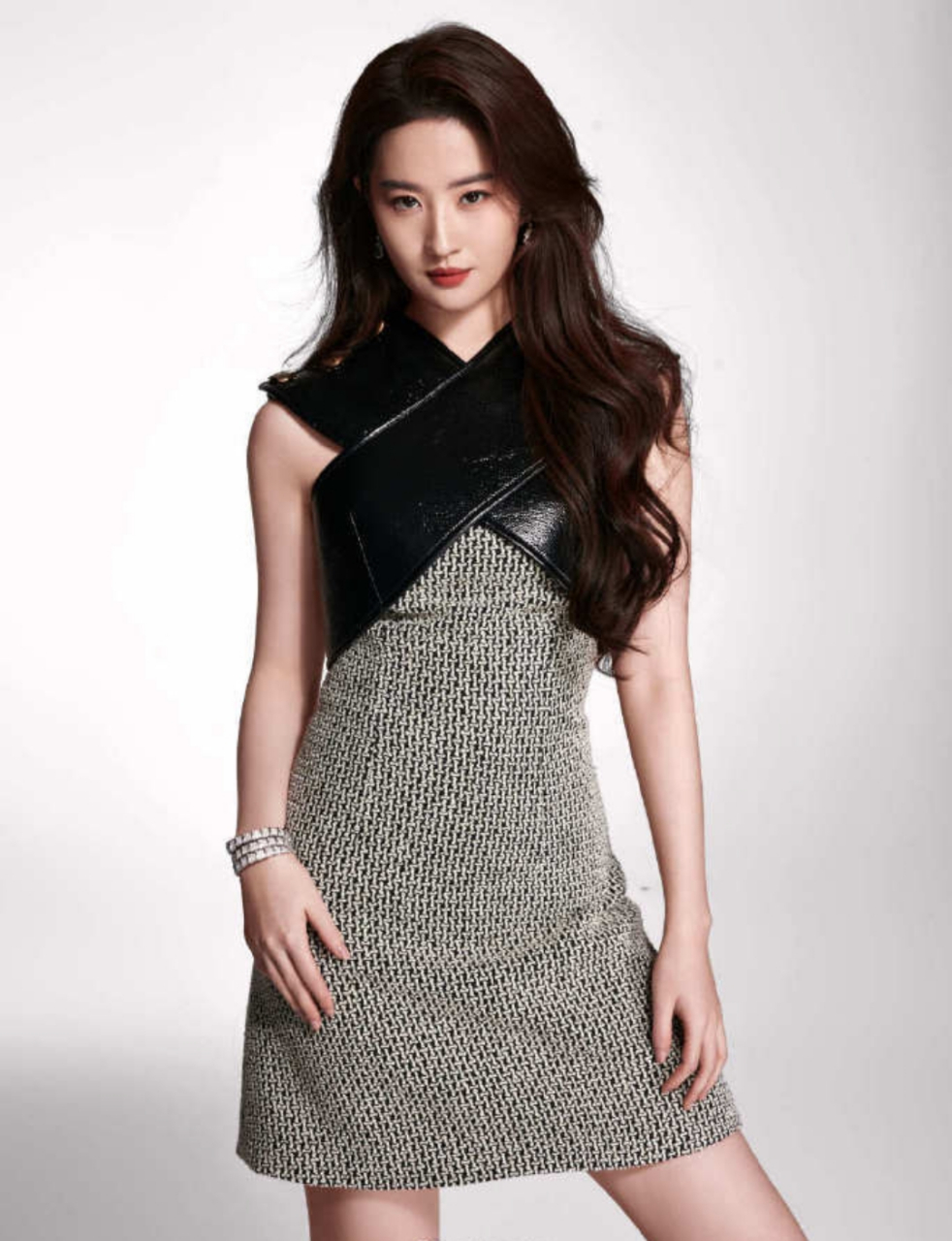 刘亦菲连衣短裙美照大赏,原来神仙姐姐也有妩媚妖娆的一面呀,太诱人了