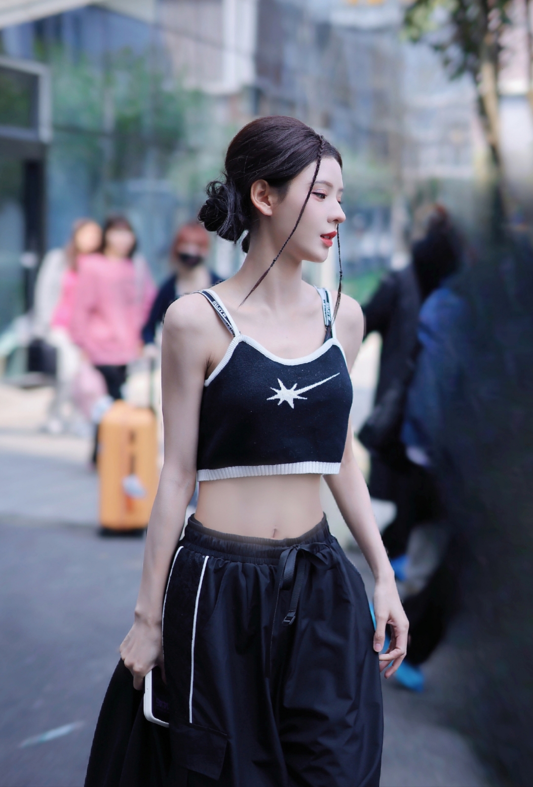 张予曦吊带内衣写真,弱小身材太有.@苏家小娱的动态