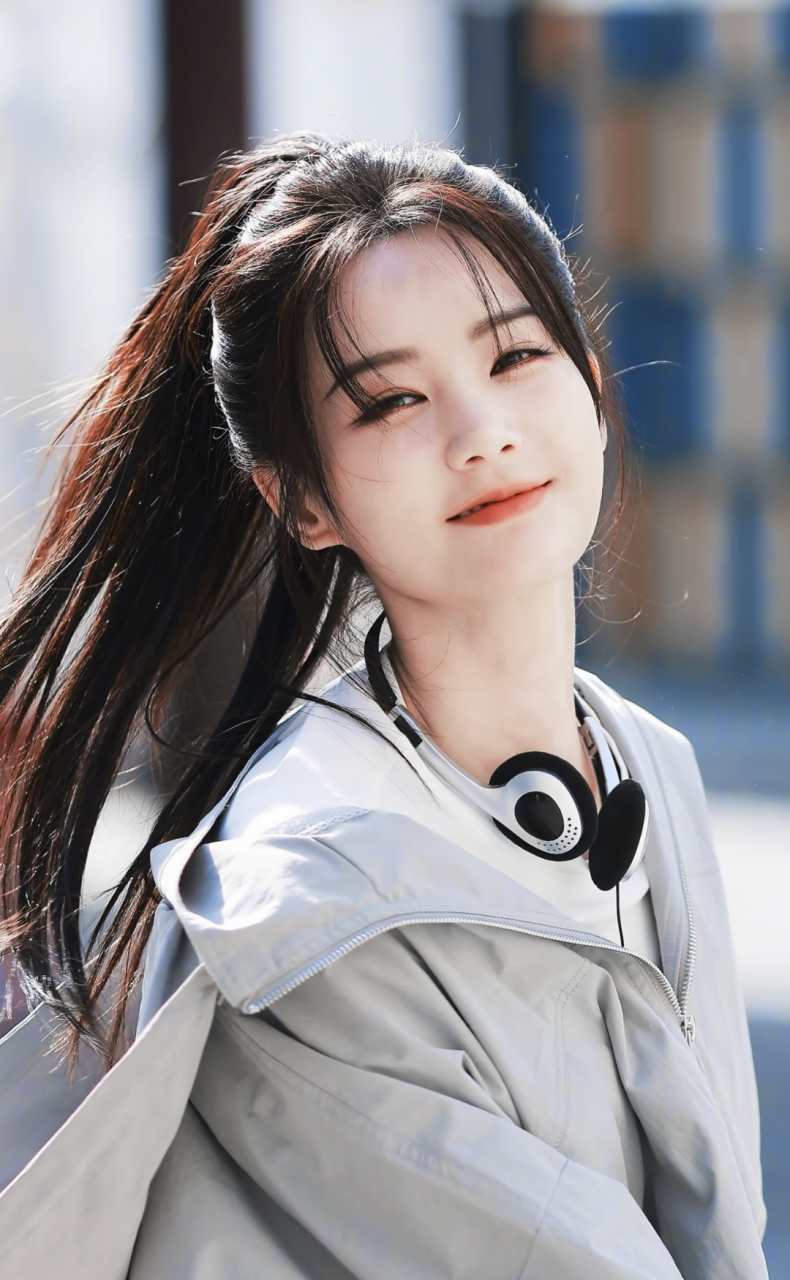 李一桐高马尾好美呀,弯弯的眼睛迷人至极,让人一见倾心!