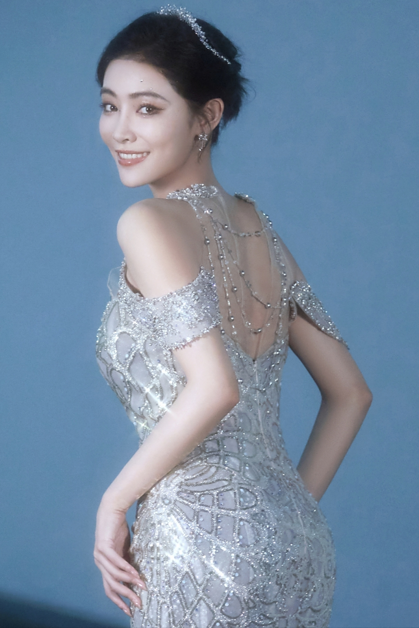 许佳琪绝美身材写真,肥臀翘胸深受观众追捧!#2024我想说