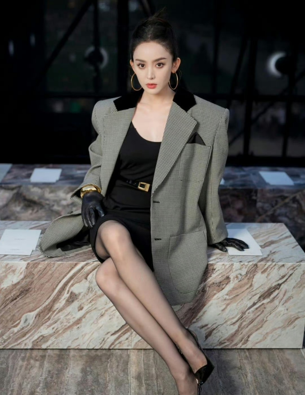 古力娜扎黑丝美腿写真,优雅气质与时尚魅力好迷人!