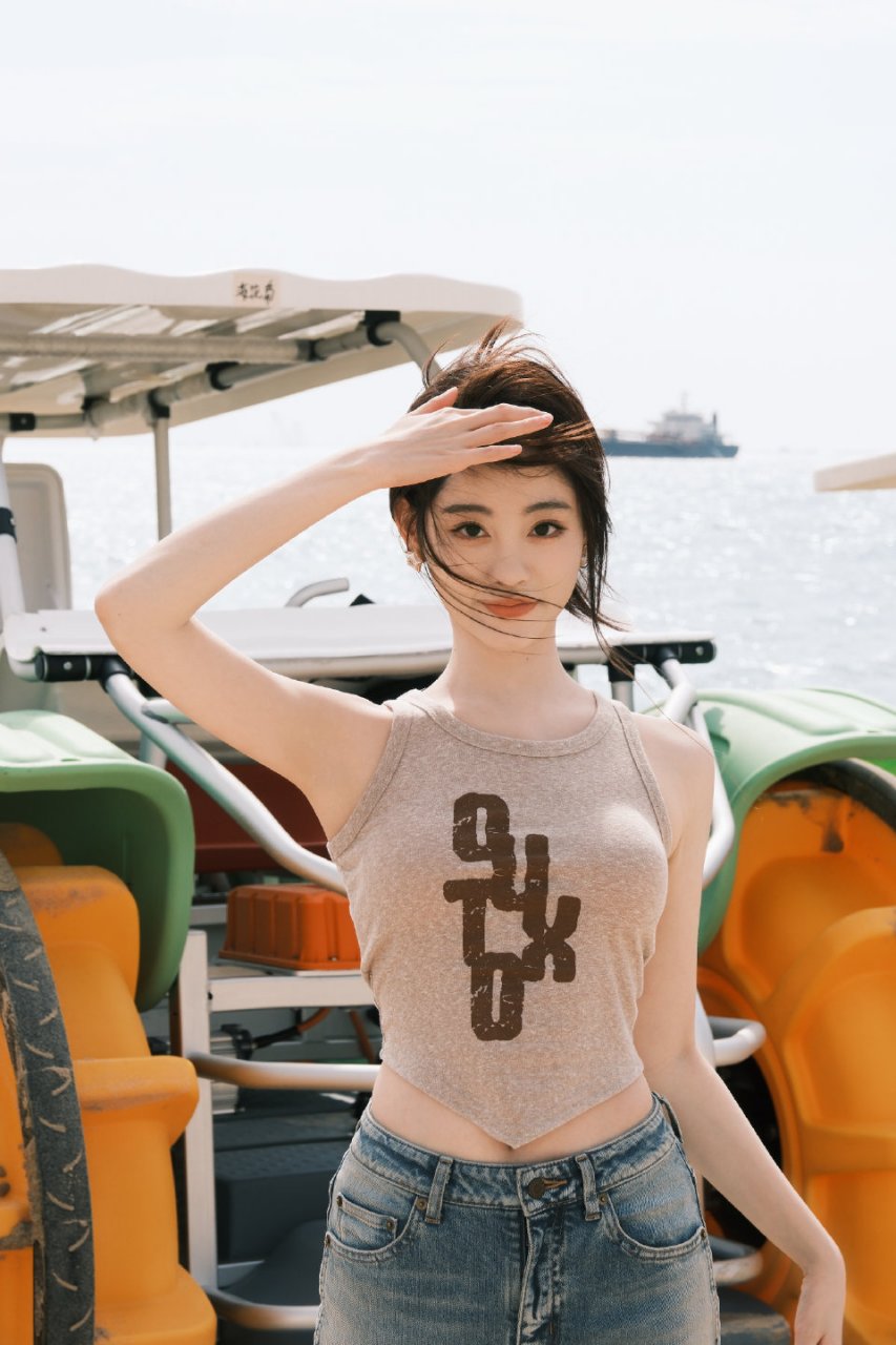 祝绪丹海边紧身衣写真,好一个微微隆起的美,真是百看不厌!