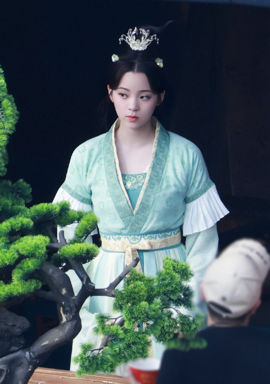 欧阳娜娜古装造型亮相,清纯可人雍容华贵,太美了!
